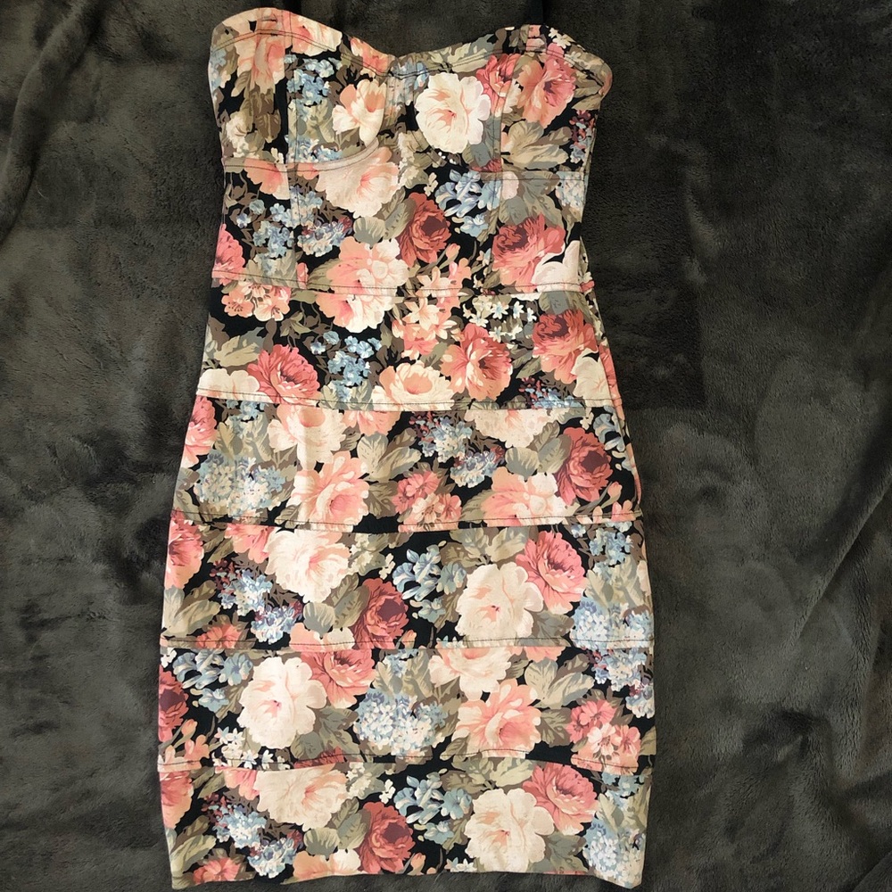 SMALL ARITZIA PRINTED MINI DRESS W/ BLACK STRAPS